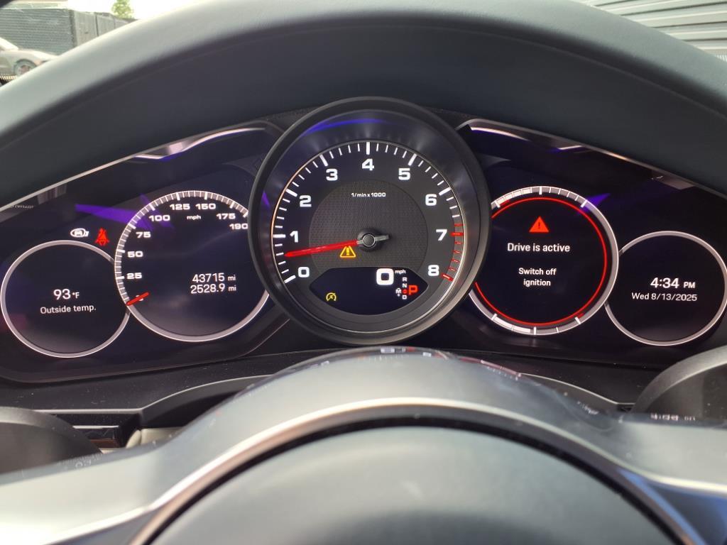 2023 Porsche Cayenne S Platinum Edition photo 18