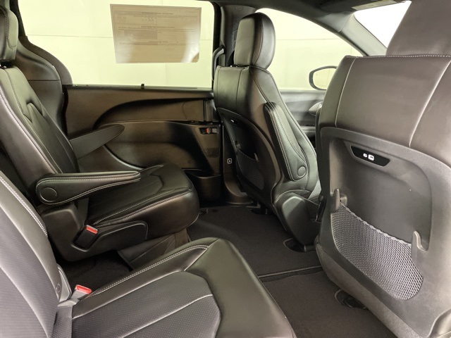 2026 Chrysler Pacifica photo 17