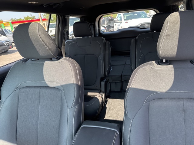 2025 Jeep Grand Cherokee Laredo photo 24