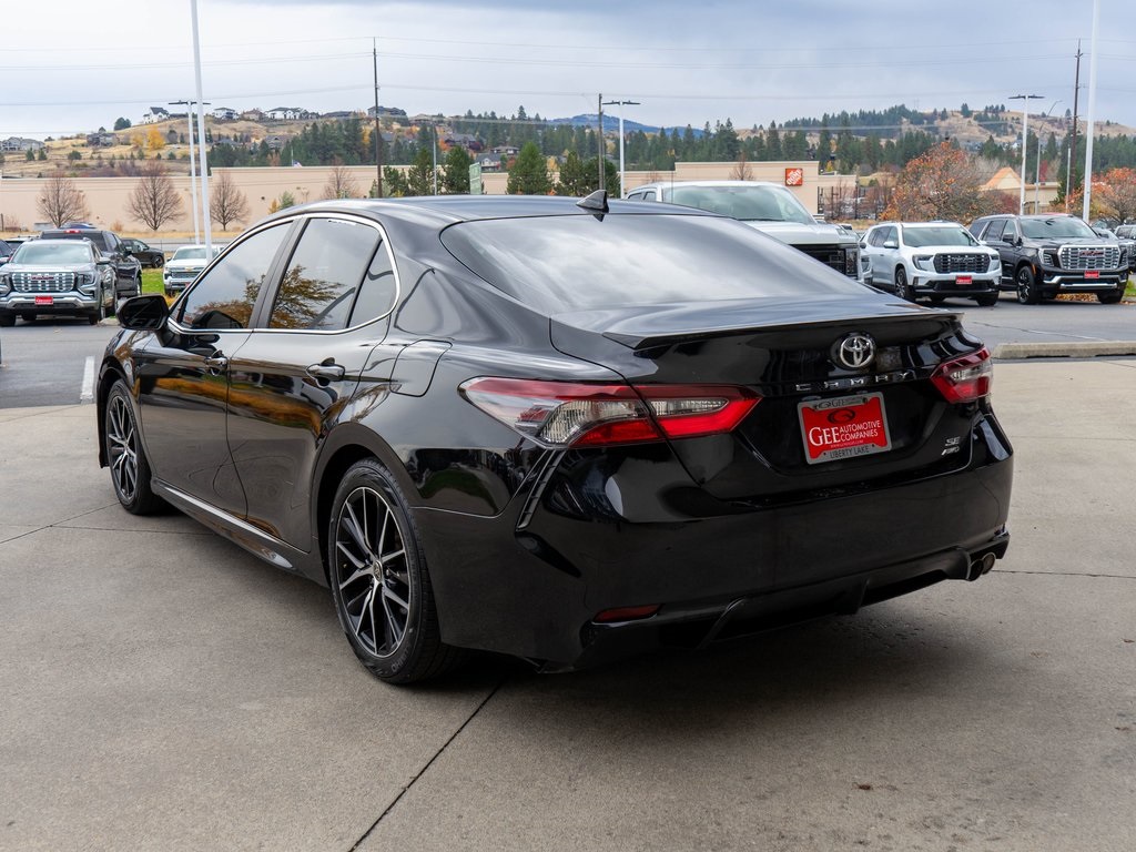 2021 Toyota Camry SE photo 3