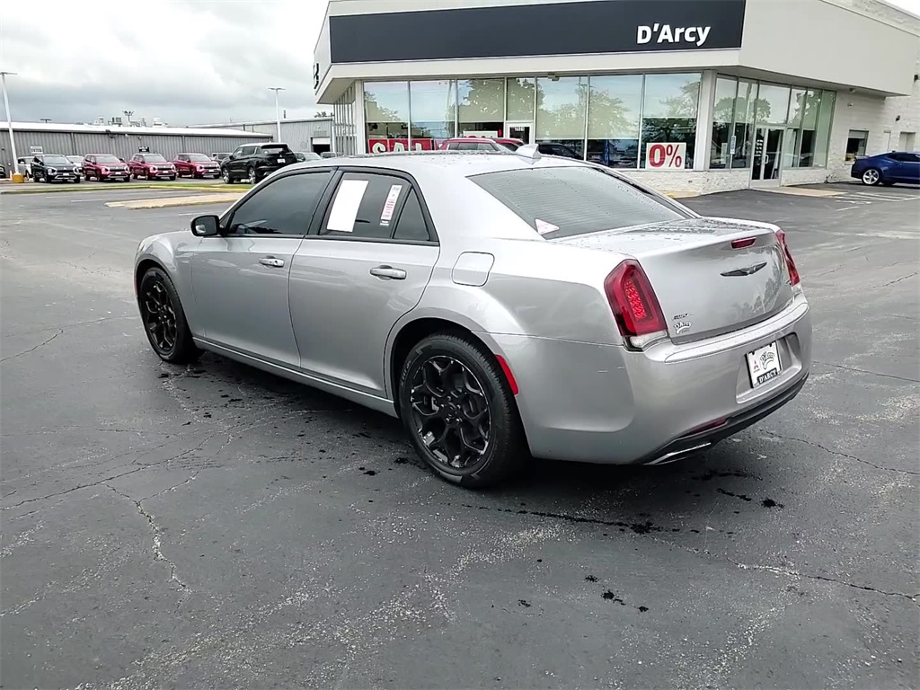 2016 Chrysler 300 S photo 14
