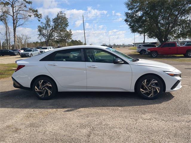 2025 Hyundai Elantra SEL Sport photo 4
