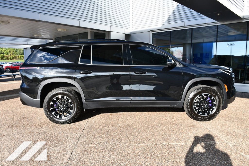 2025 Chevrolet Traverse Z71 photo 3