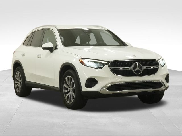 2024 Mercedes Benz GLC 300 photo 2