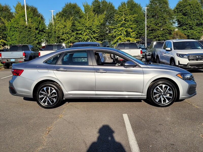 2024 Volkswagen Jetta 1.5T S photo 2