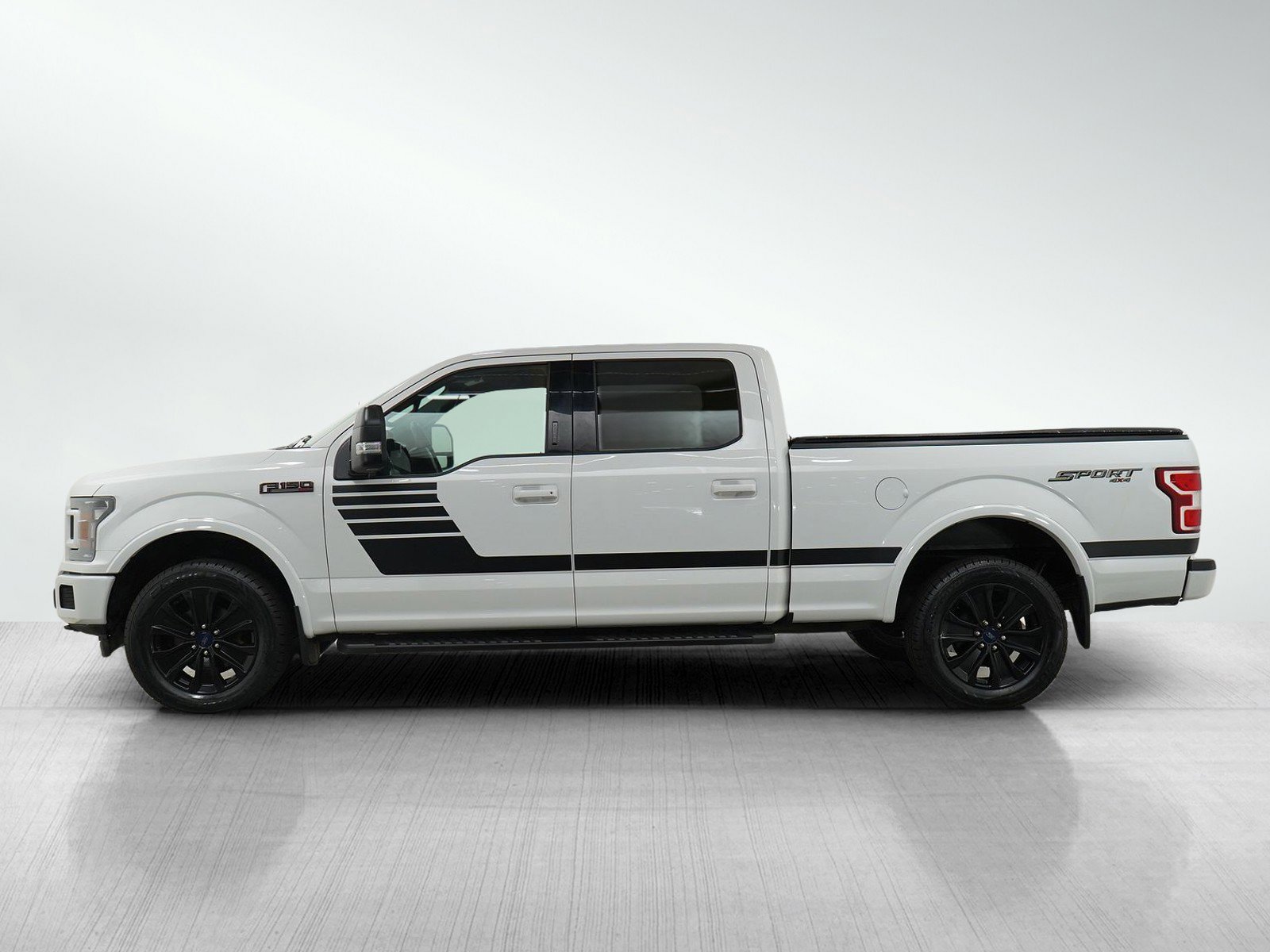 2019 Ford F-150 XLT photo 2