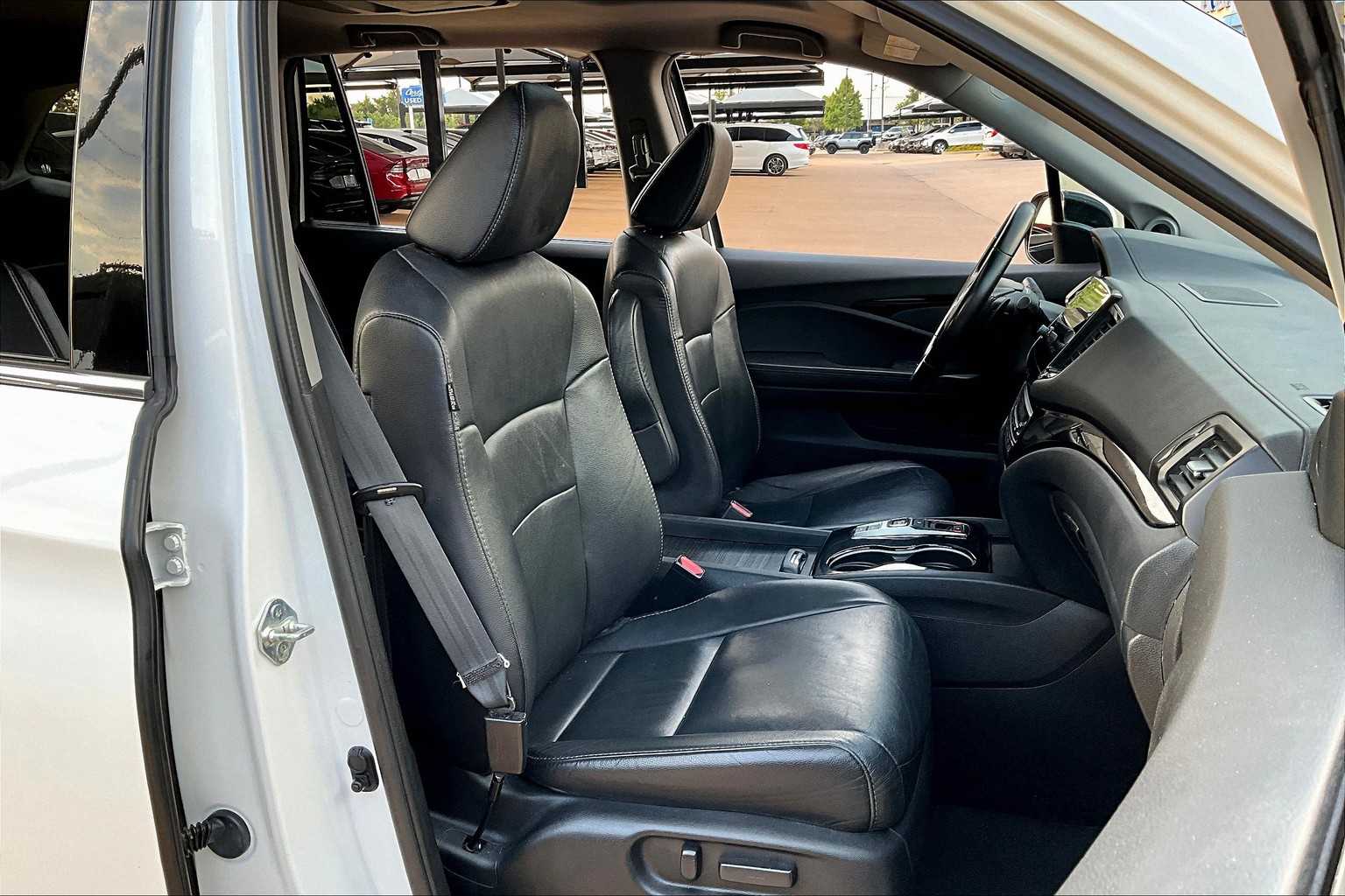 2022 Honda Pilot Touring photo 8