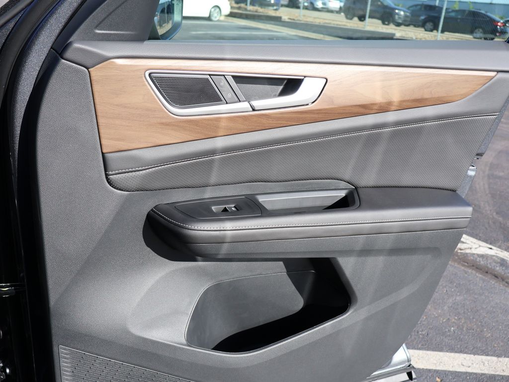 2025 Volkswagen Atlas SE Technology photo 14