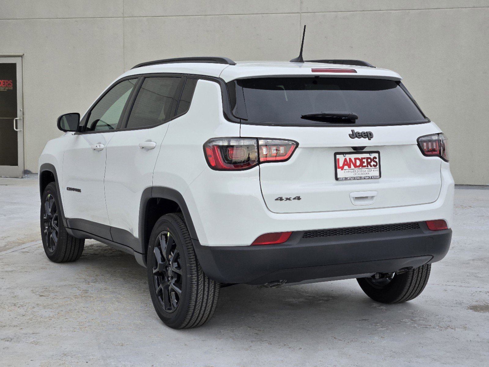 2025 Jeep Compass North Edition Latitude photo 3