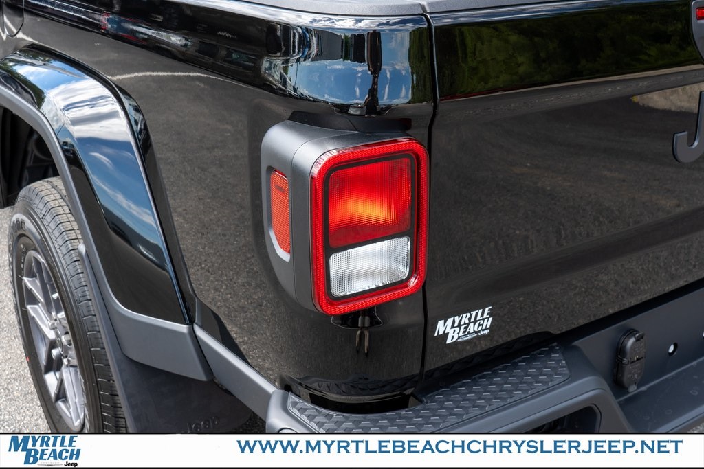2025 Jeep Gladiator Sport S photo 9