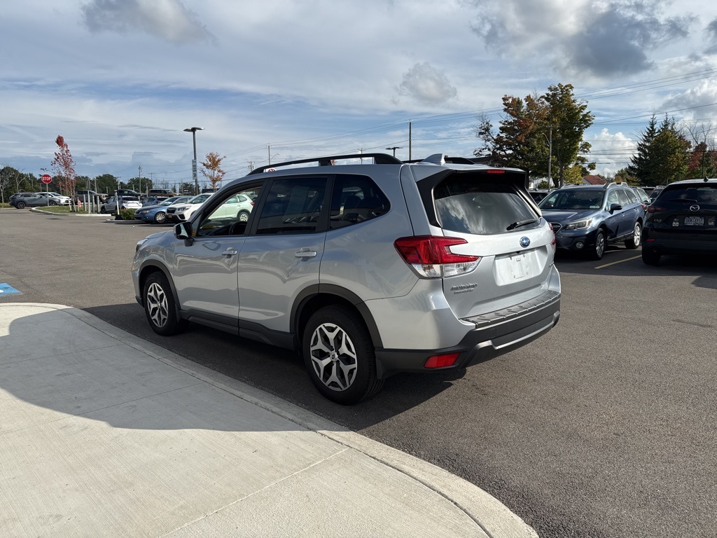 2021 Subaru Forester Premium photo 3