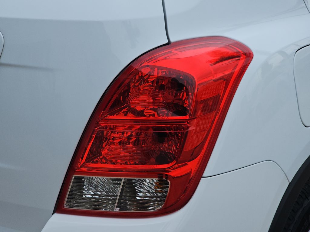 2022 Chevrolet Trax LS photo 39