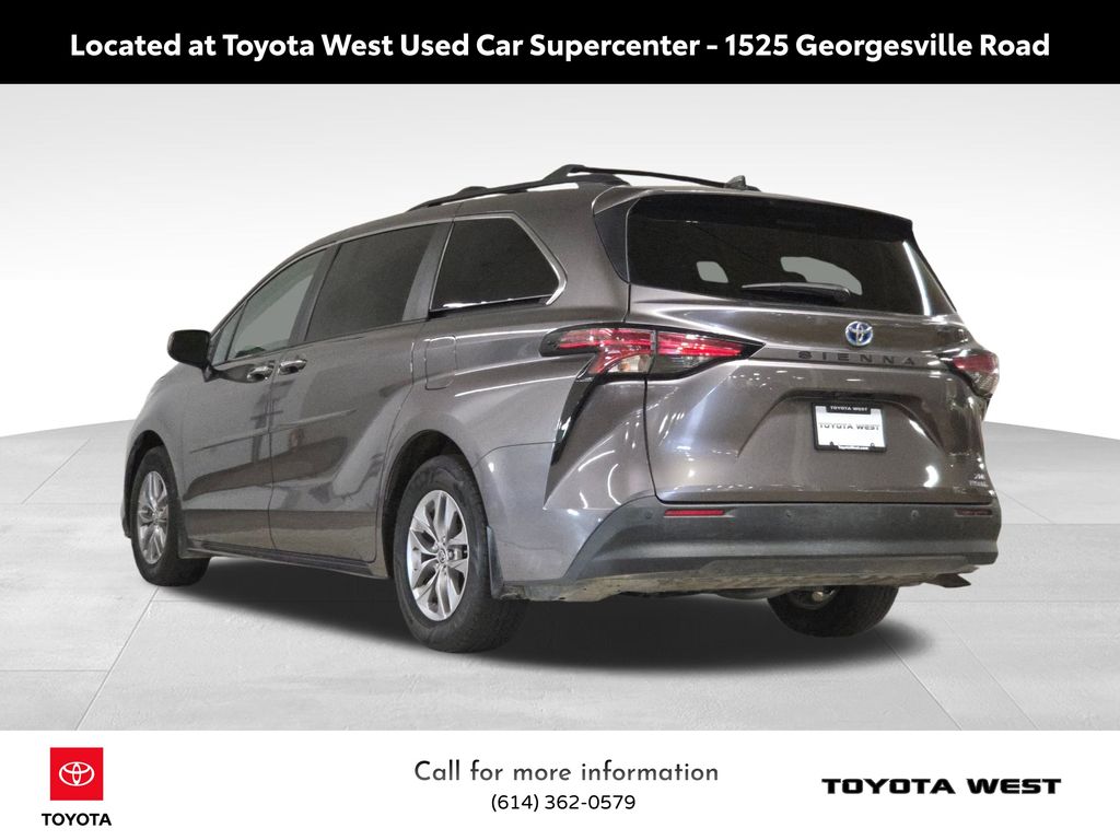 2022 Toyota Sienna XLE photo 7