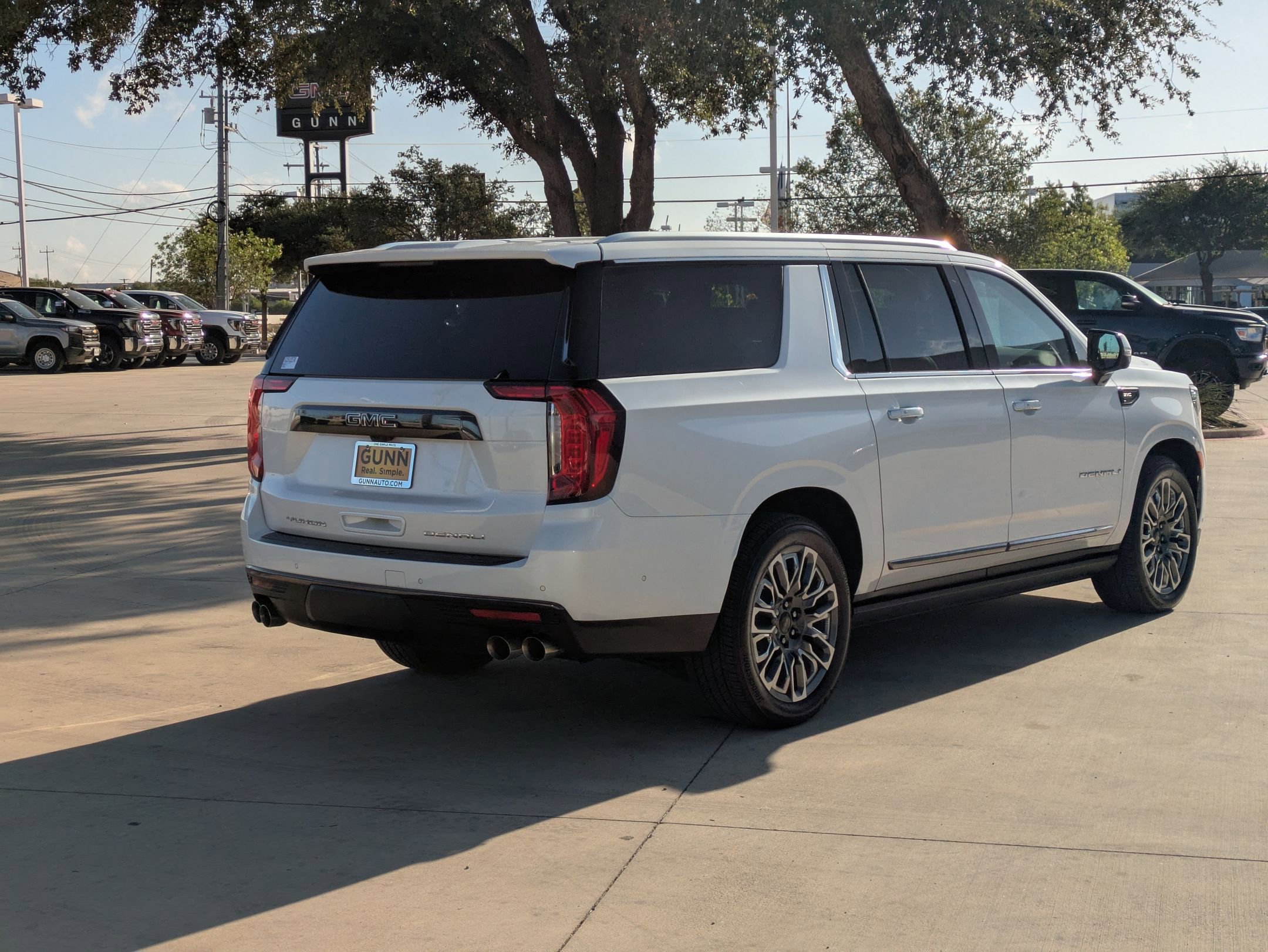 2024 Gmc Yukon XL Denali Ultimate photo 3