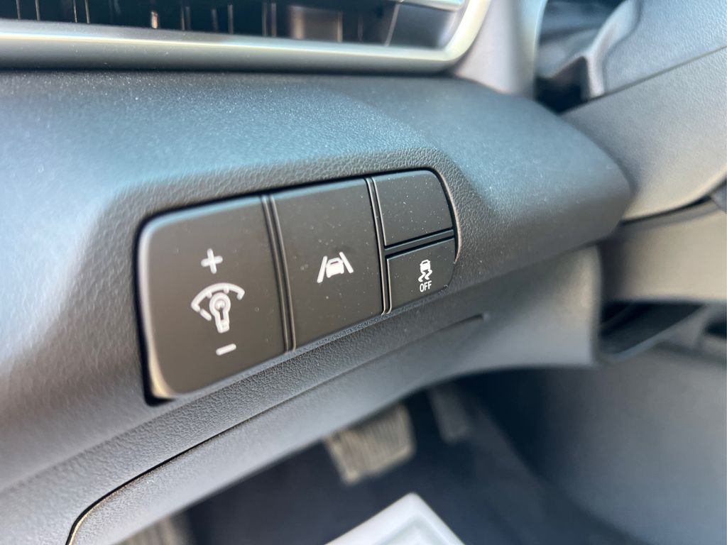 2023 Hyundai Elantra SEL photo 26