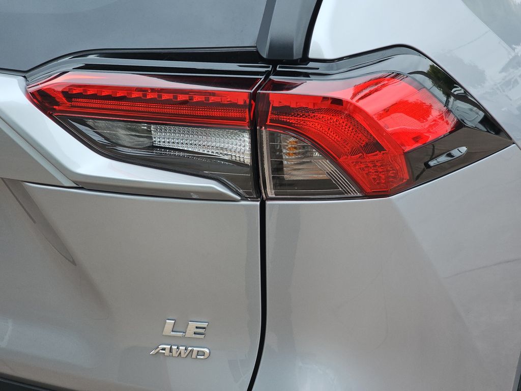 2024 Toyota RAV4 LE photo 33