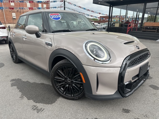 2024 Mini Cooper 4 Door Hardtop photo 3