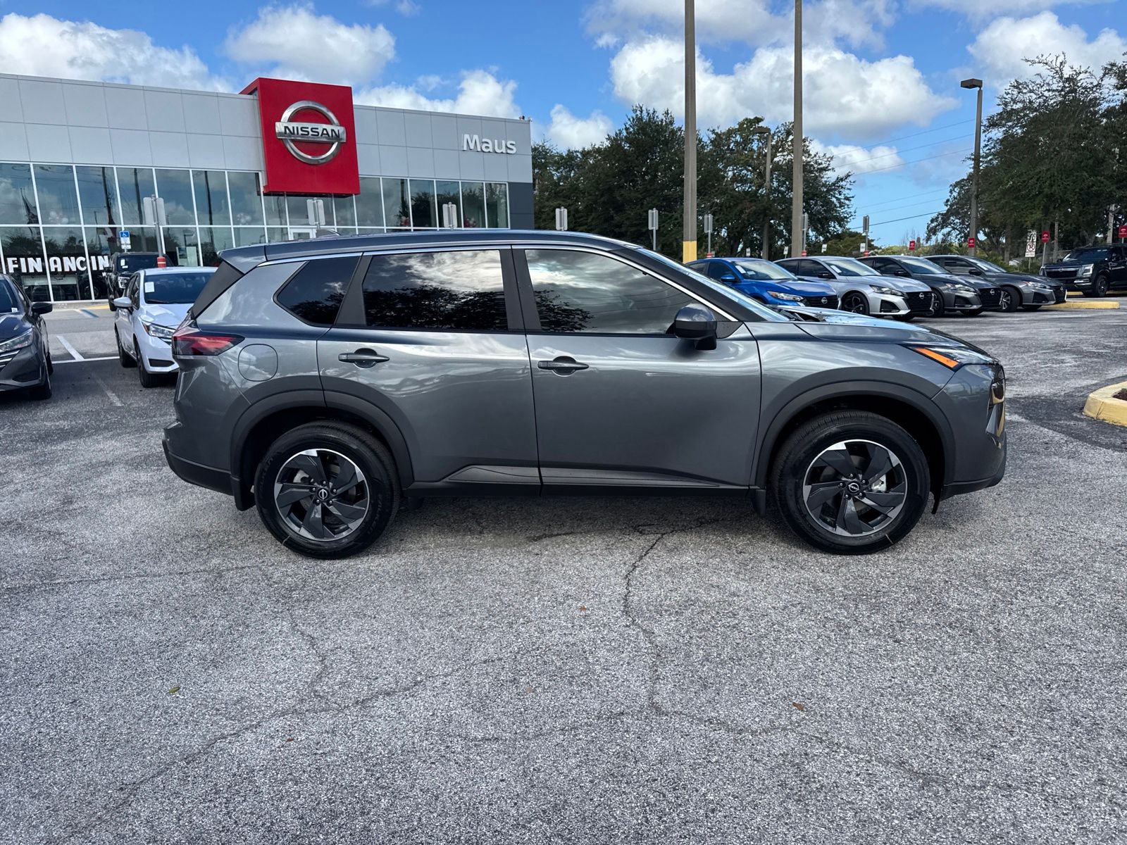 2026 Nissan Rogue SV photo 4