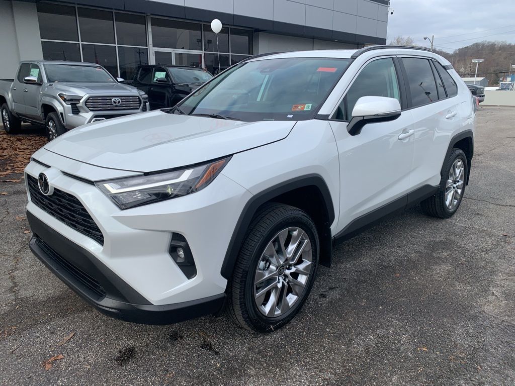2025 Toyota RAV4 XLE Premium's photo