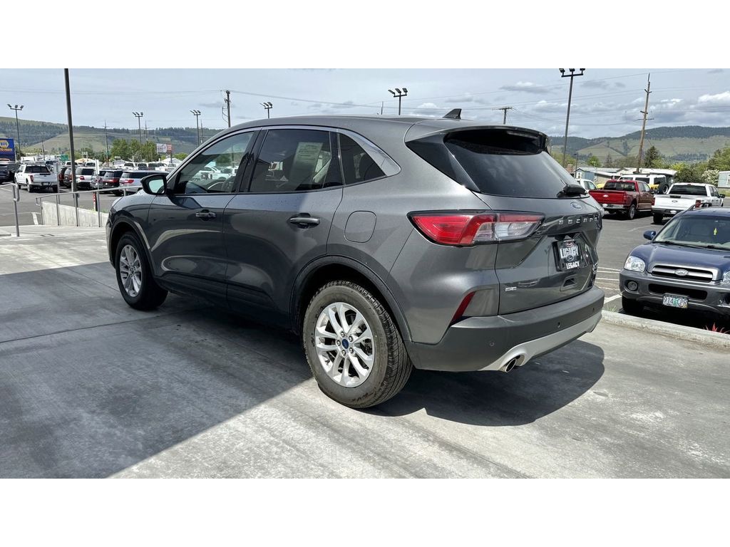 2021 Ford Escape SE photo 2