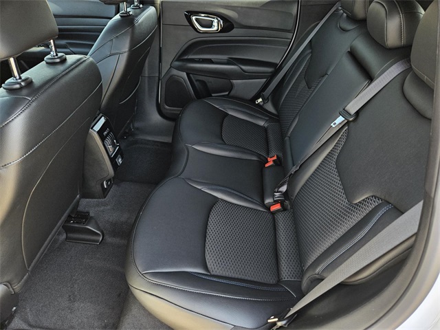 2025 Jeep Compass North Edition Latitude photo 11