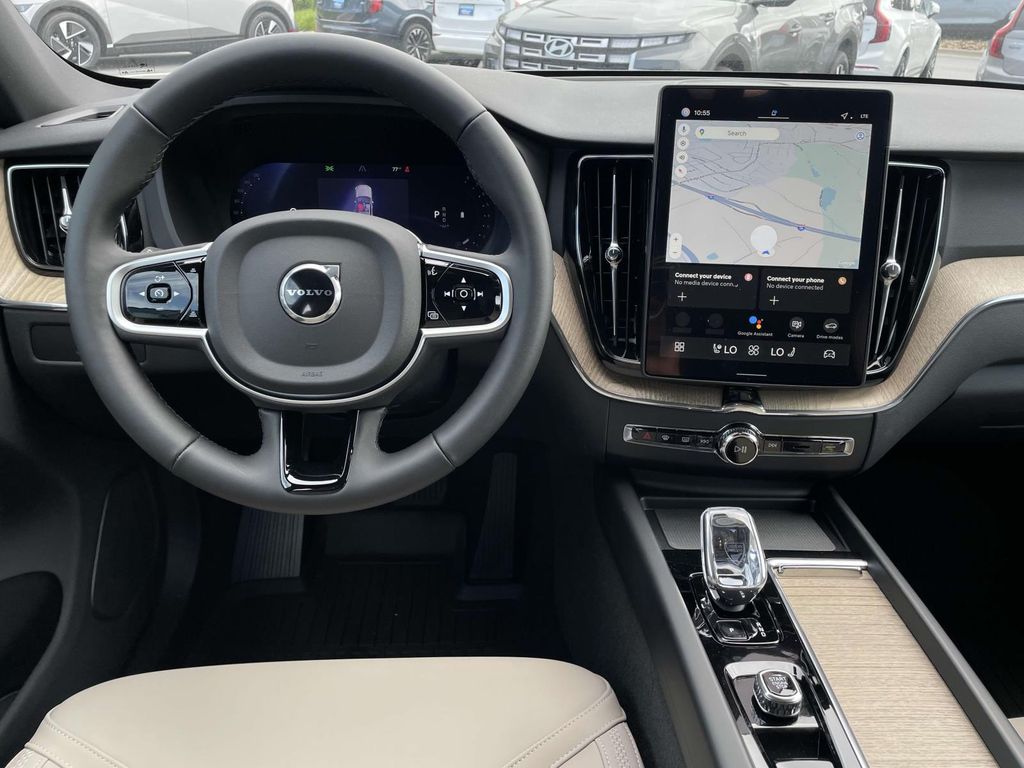 2026 Volvo XC60 B5 Core photo 3