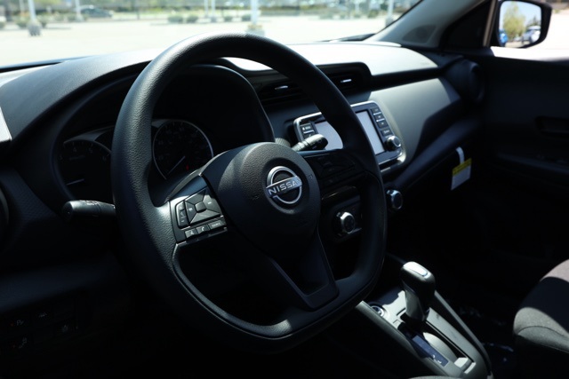 2025 Nissan Kicks Play S photo 13