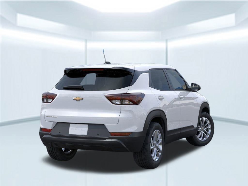 2026 Chevrolet Trailblazer LS photo 3