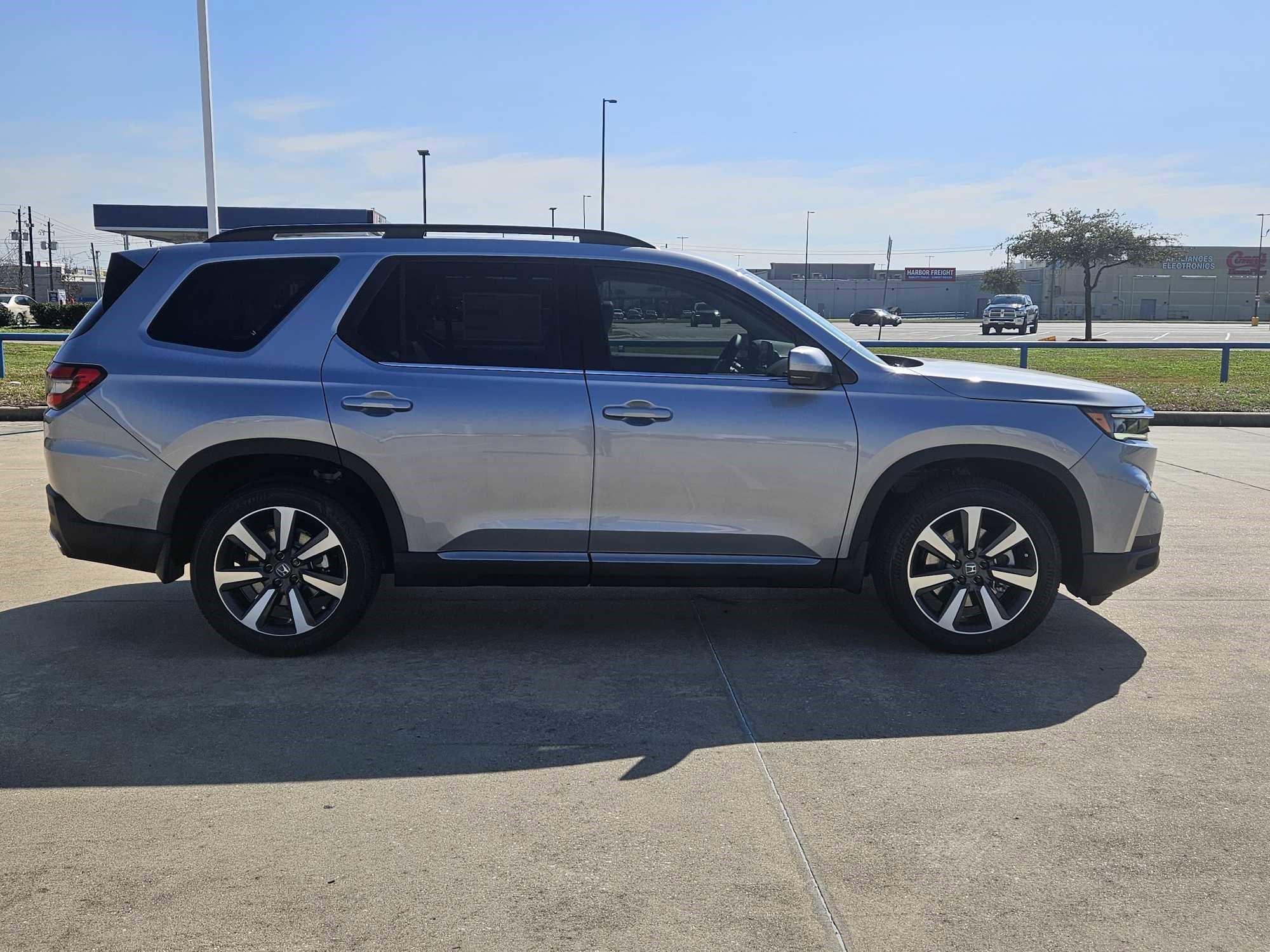 2025 Honda Pilot Touring photo 3