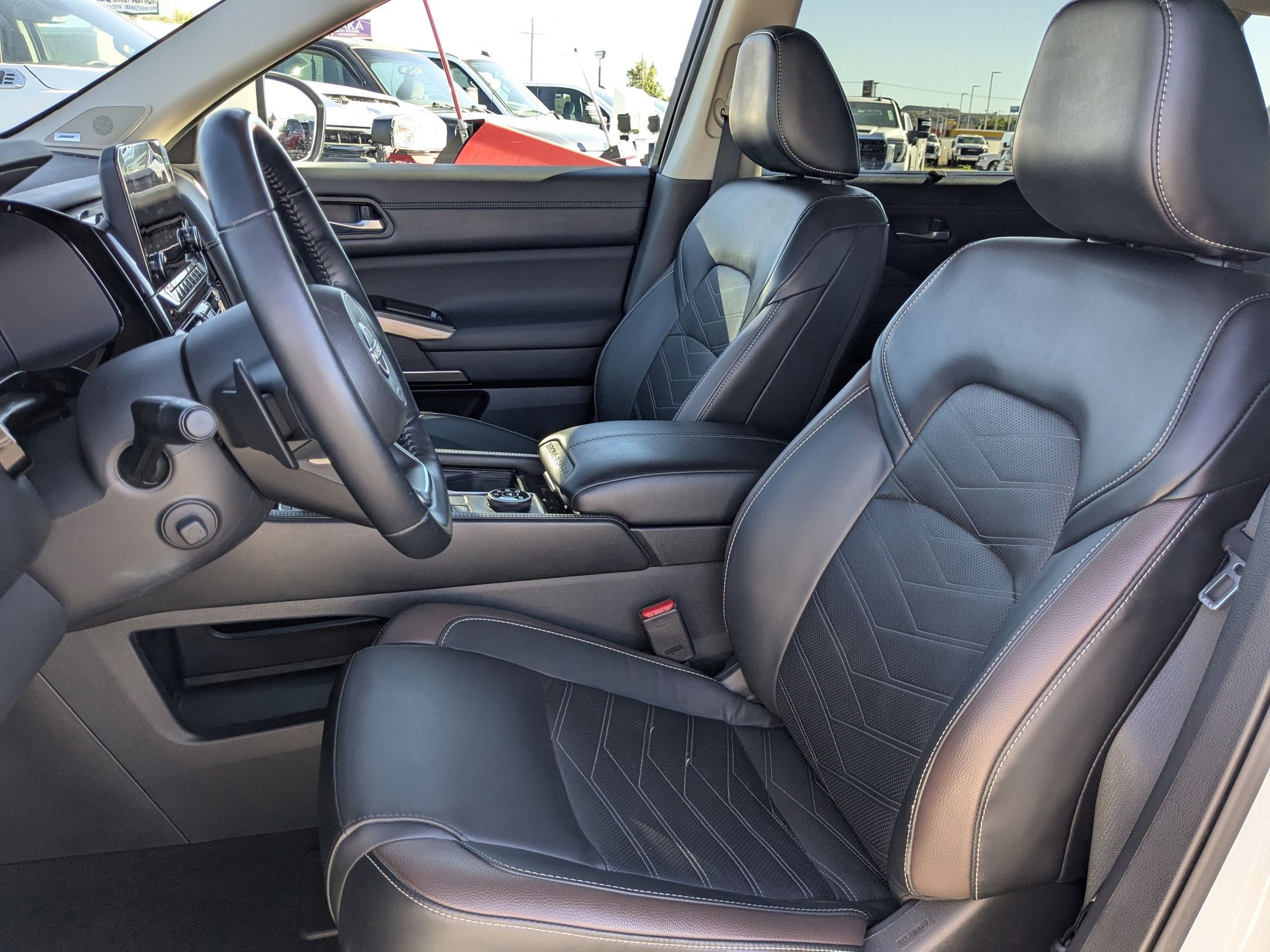2023 Nissan Pathfinder Platinum photo 27
