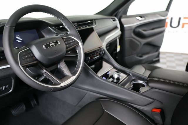 2025 Jeep Grand Cherokee Limited photo 10