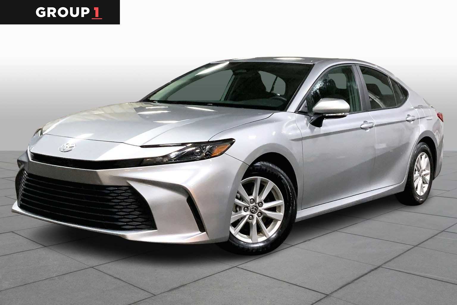 2025 Toyota Camry LE's photo