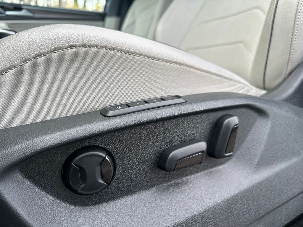 2022 Volkswagen Tiguan SEL Premium R-Line photo 4