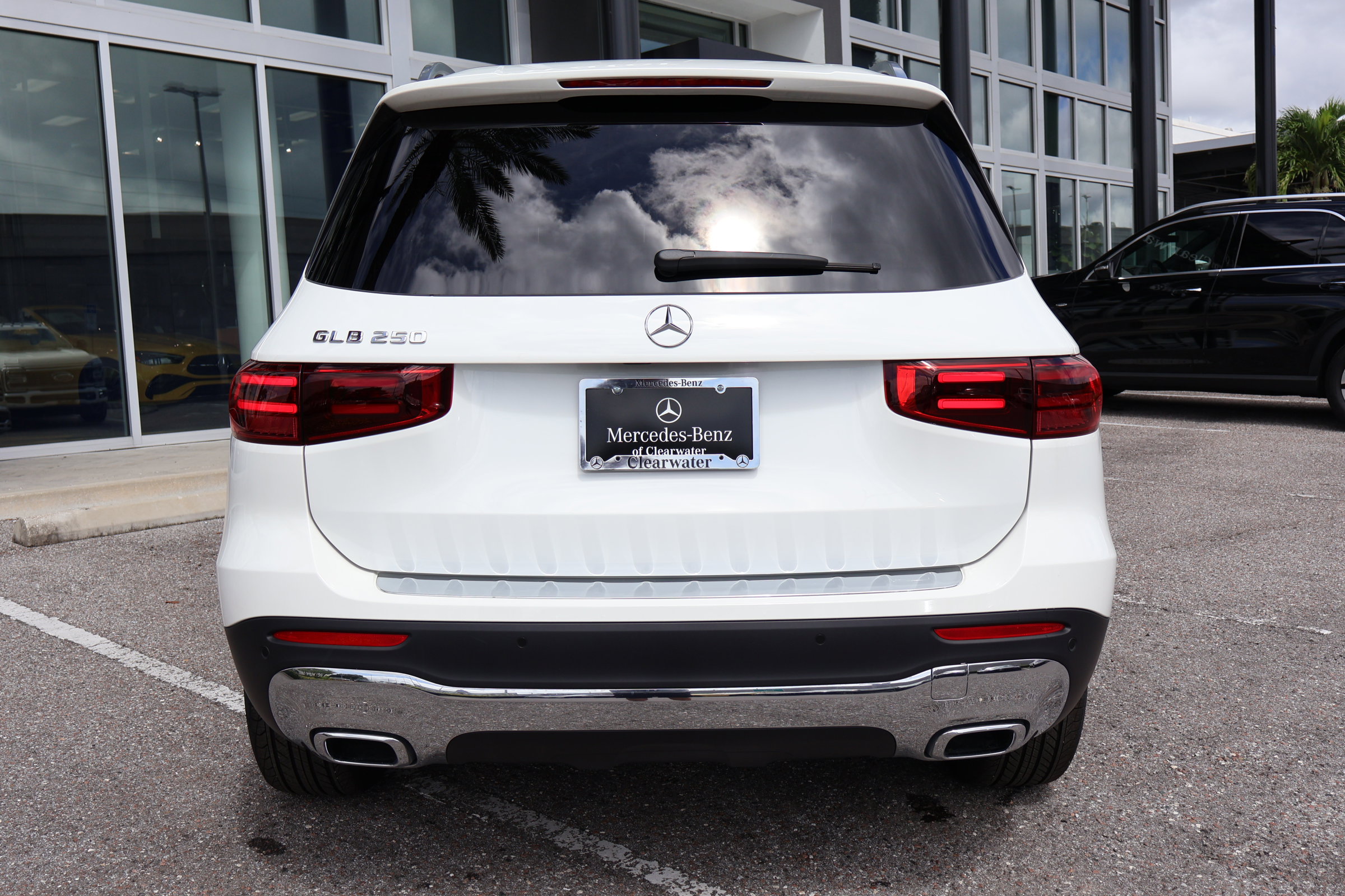 2025 Mercedes Benz GLB 250 photo 4