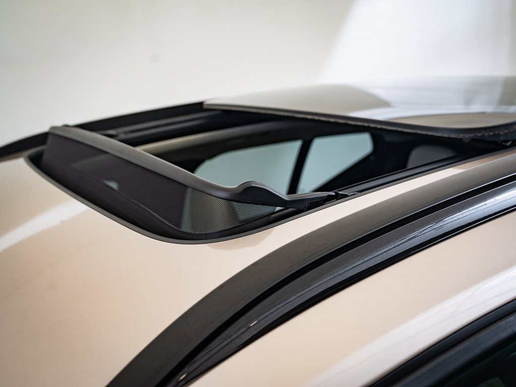2024 Volvo XC40 Plus photo 14