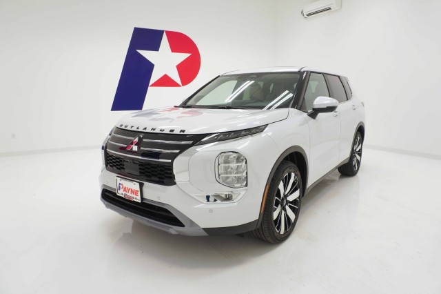 2026 Mitsubishi Outlander SE's photo