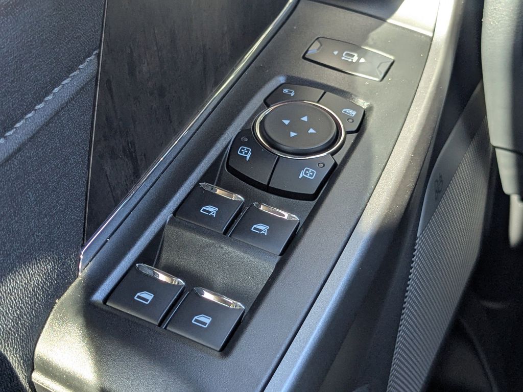 2025 Ford F-250 Lariat photo 25