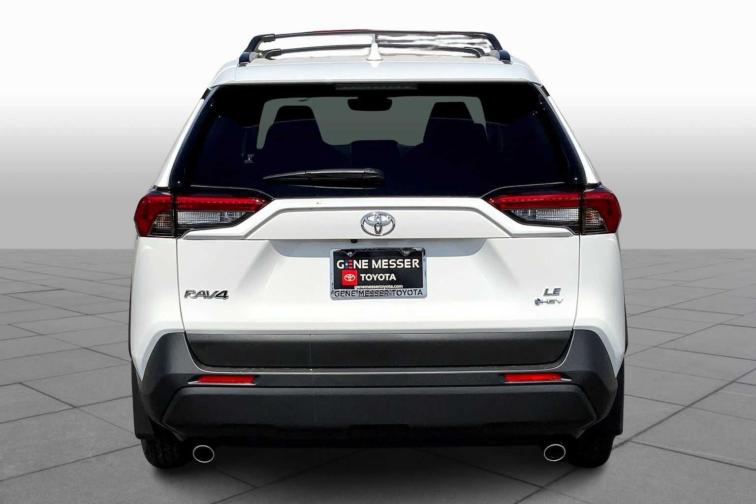2025 Toyota RAV4 Hybrid LE photo 4
