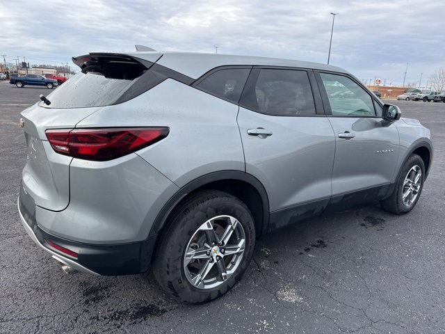 2024 Chevrolet Blazer 2LT photo 2