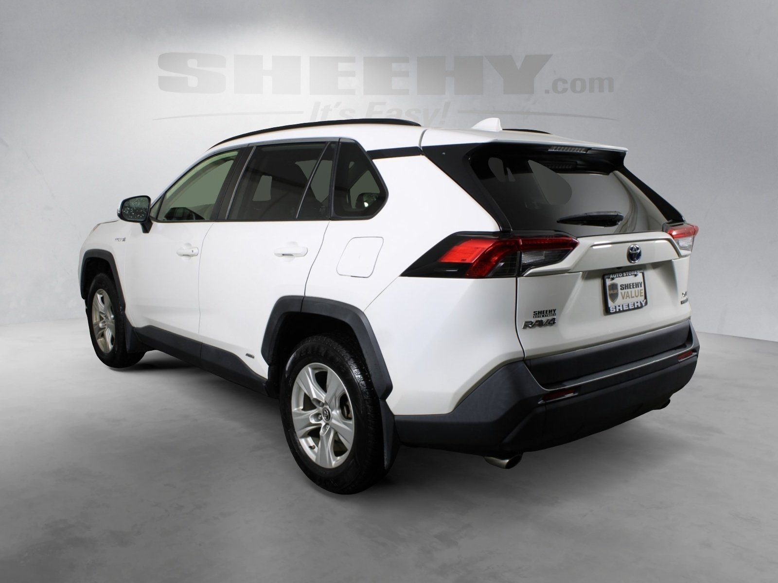 2019 Toyota RAV4 Hybrid XLE photo 3