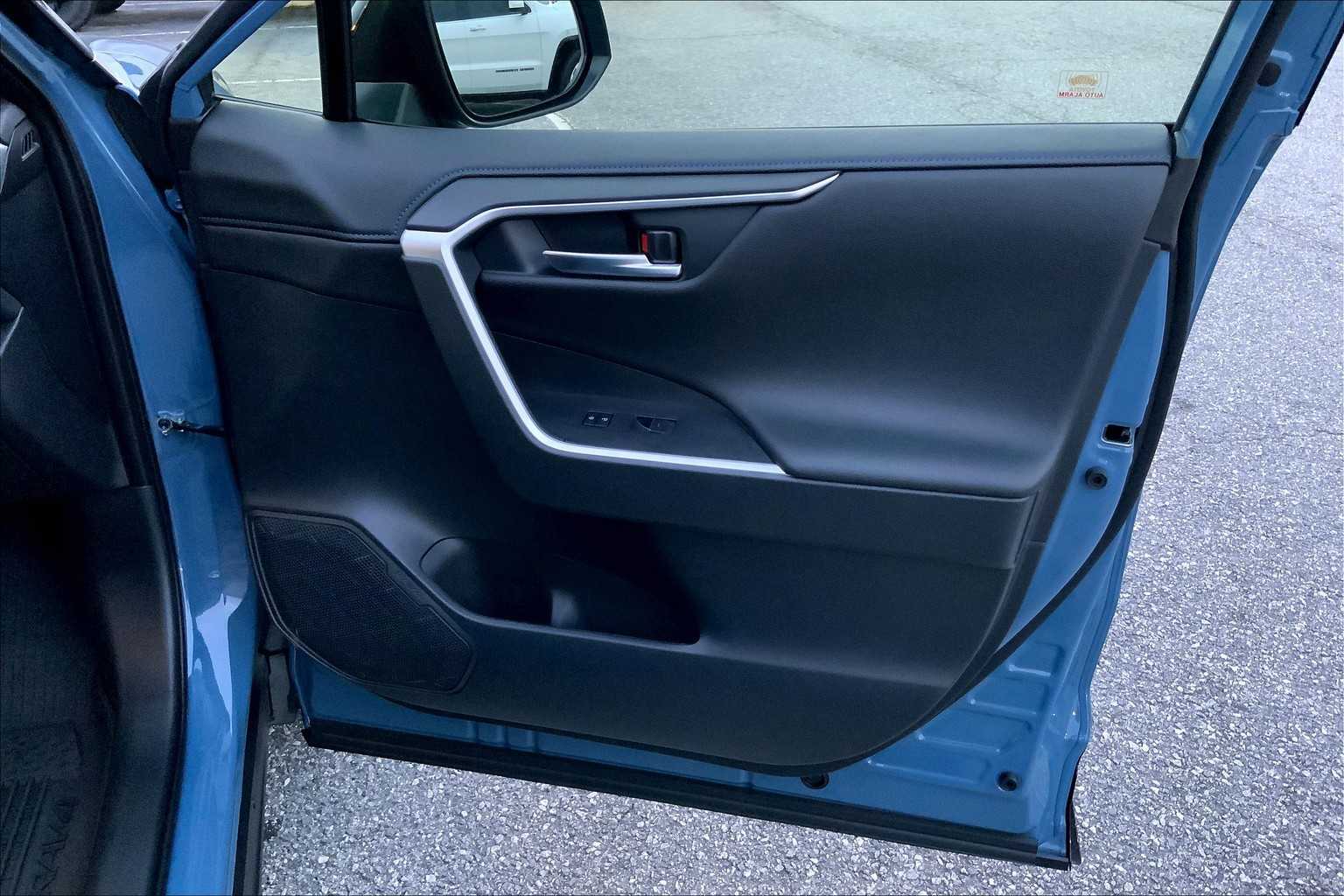 2025 Toyota RAV4 Hybrid XSE photo 22