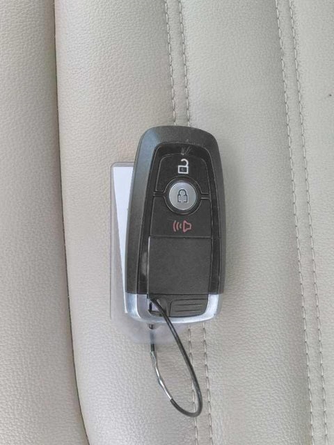 2022 Ford Edge SEL photo 13