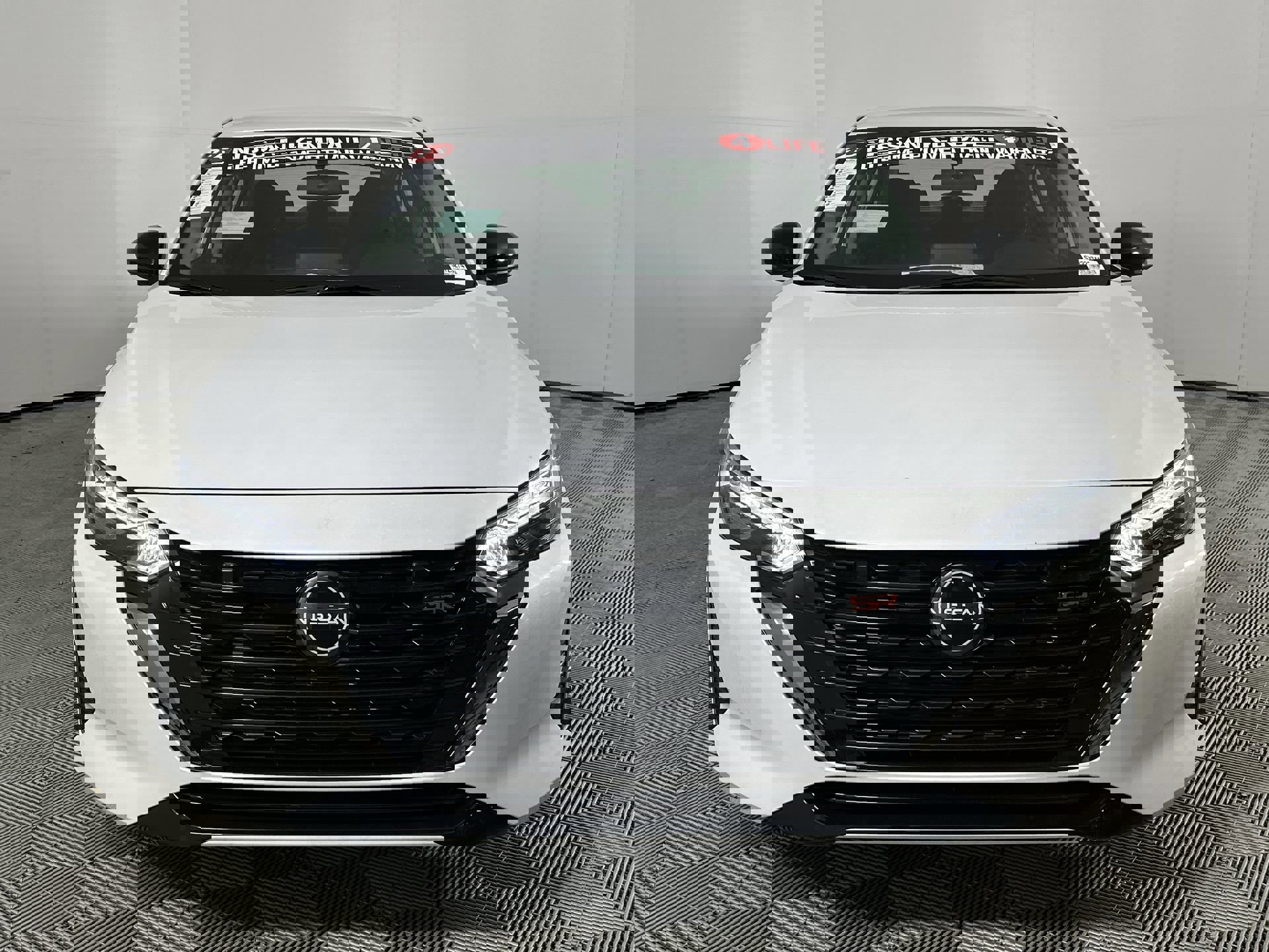 2025 Nissan Sentra SR photo 2