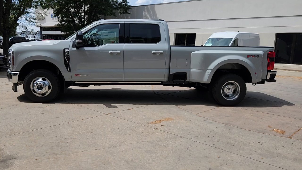2025 Ford F-350 Lariat photo 4