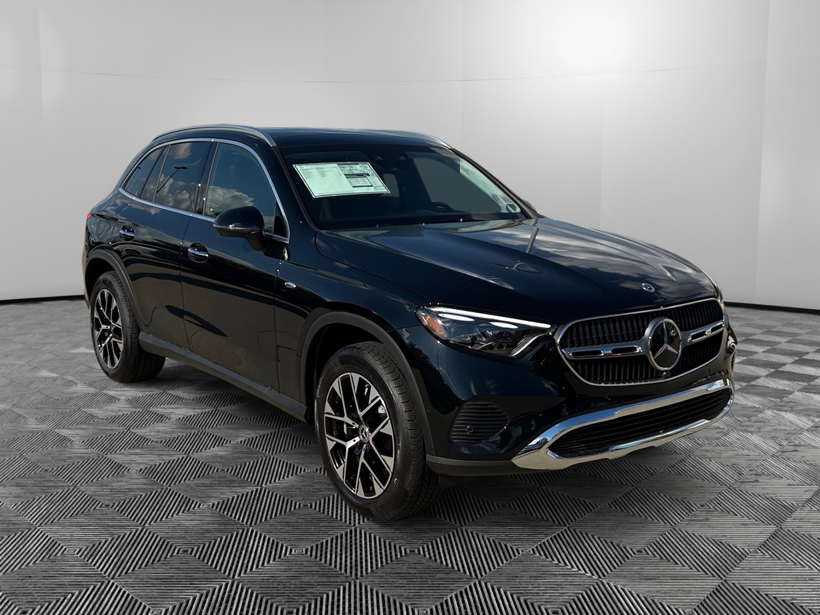 2025 Mercedes-Benz GLC Base's photo