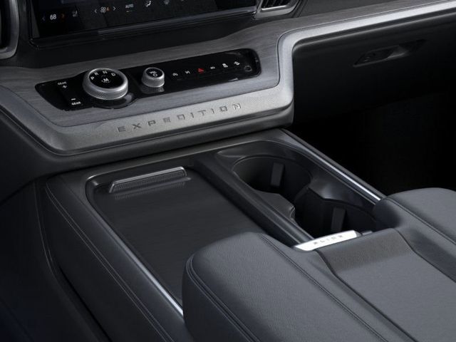 2025 Ford Expedition Platinum photo 13