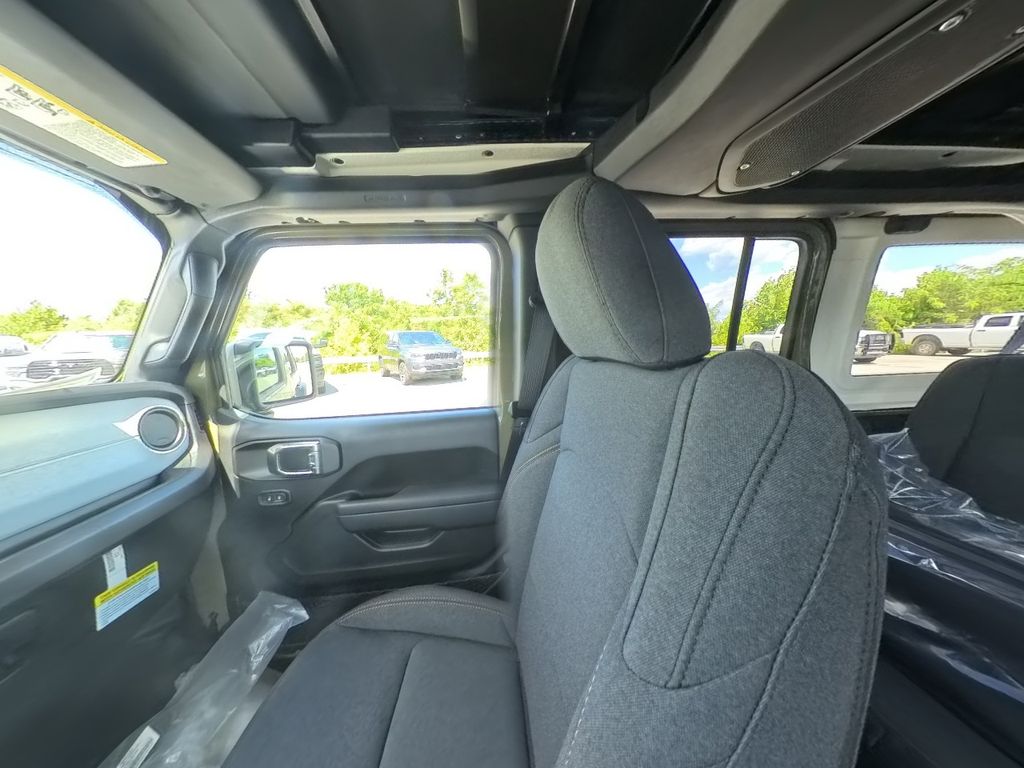 2025 Jeep Wrangler Sport S photo 20