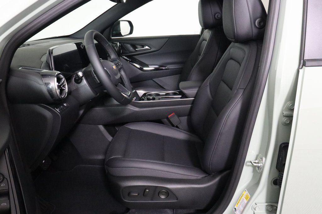 2026 Chevrolet Equinox LT photo 4
