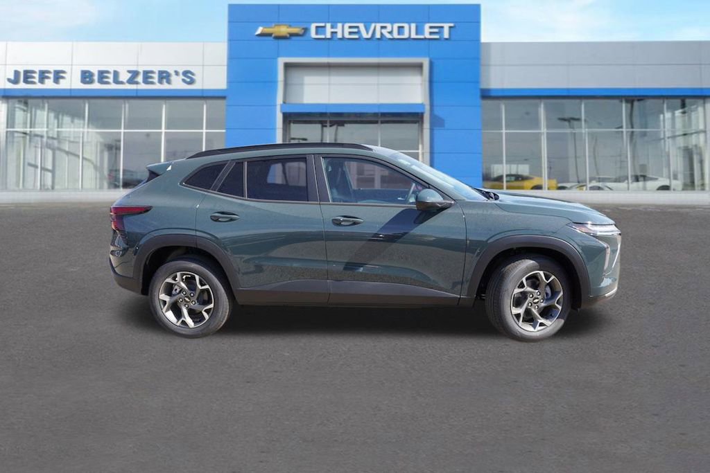 2026 Chevrolet Trax LT photo 2