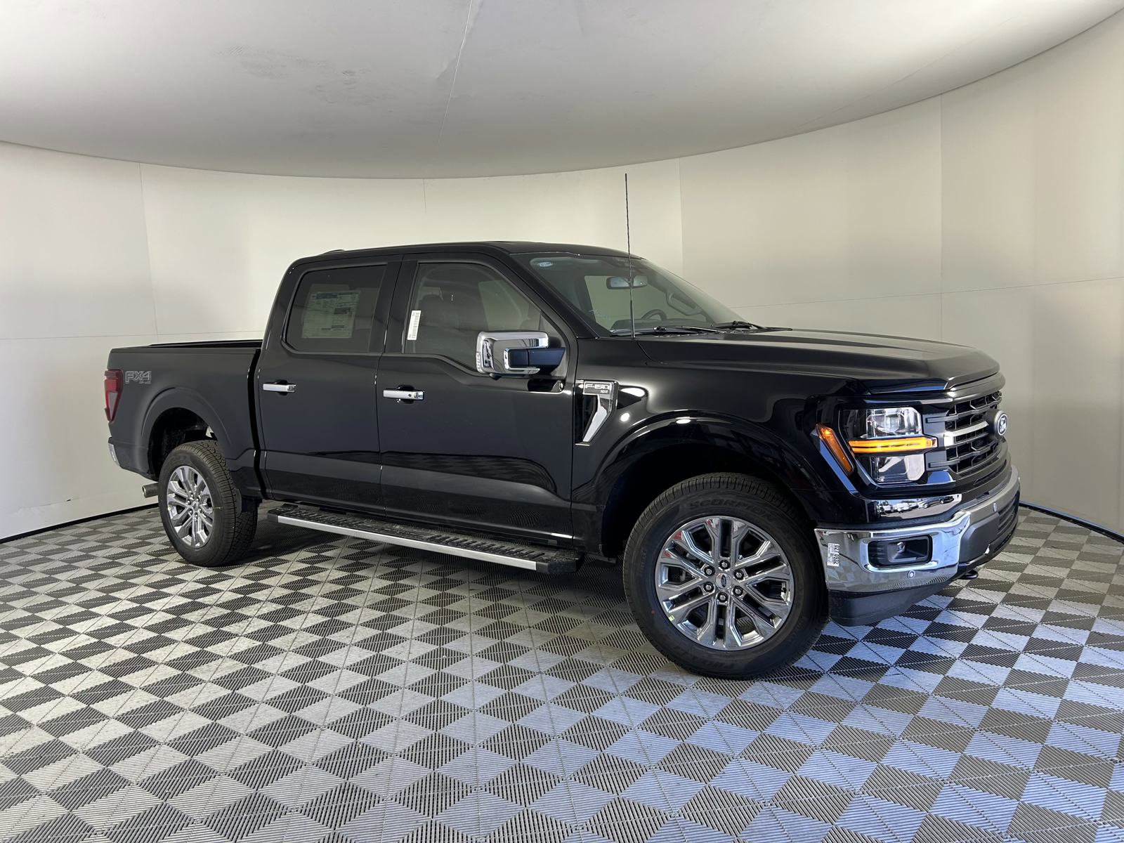 2025 Ford F-150 XLT photo 2